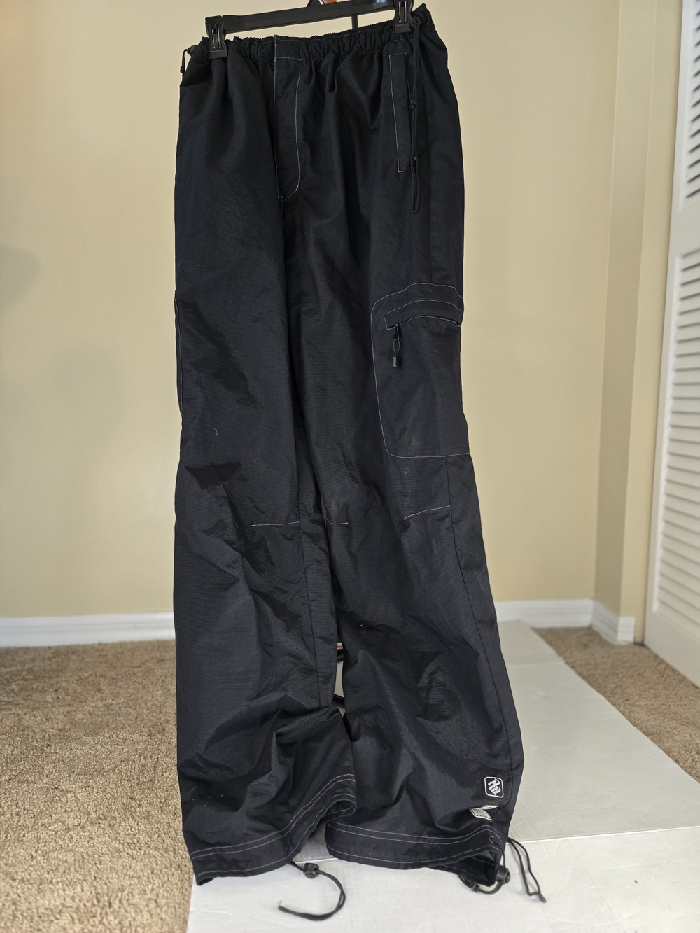Rocawear Black Cargo Pants with Zip Pocket